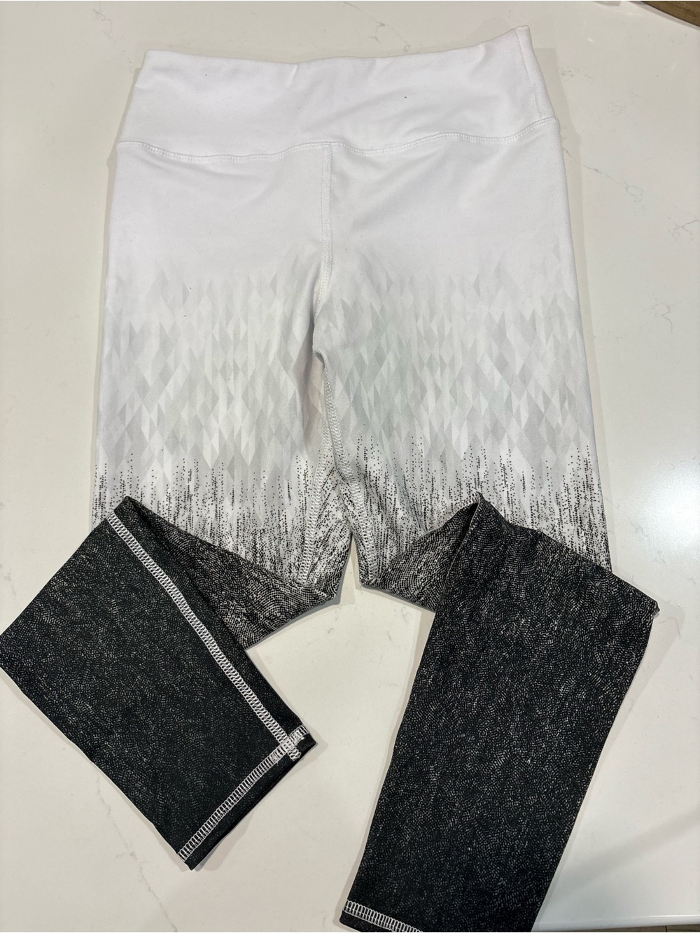 WMNS White to Black Ombre Athletic Leggings Sz Medium
